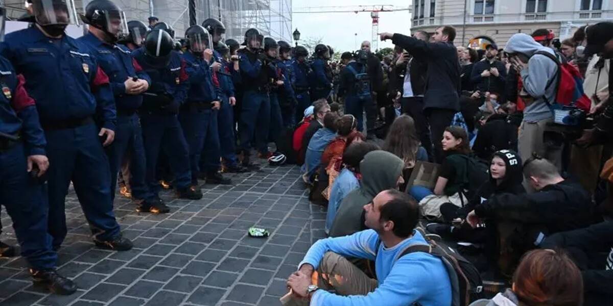 Hatalmas tüntetés lesz pénteken Budapesten a demokráciáért, hídfoglalásra készülnek a szervezők