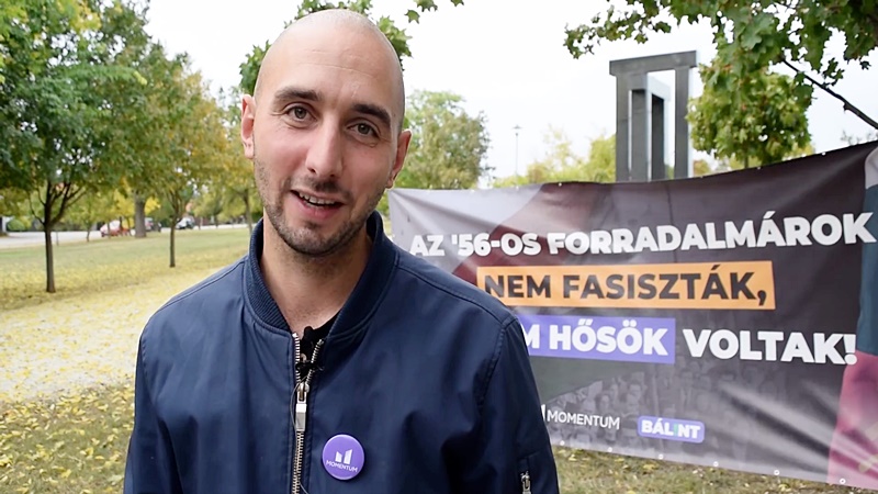 A Momentum rákosmenti politikusa távolmaradásra szólítja fel a Fideszt az '56-os megemlékezésről az orosz tankönyv miatt.